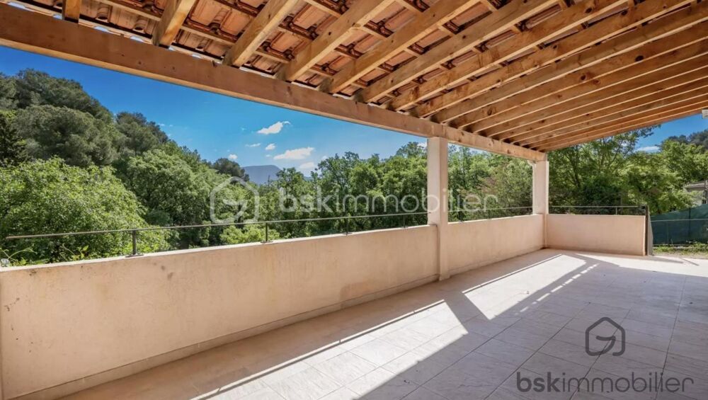 SOUS COMPROMIS - Maison mitoyenne avec vue imprenable sur la forêt