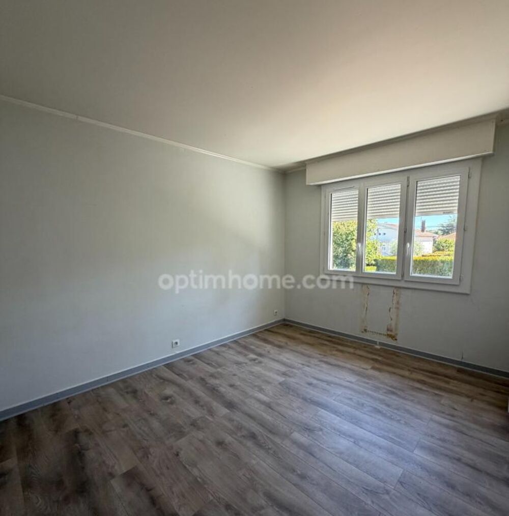 Vente Maison Magnac sur Touvre. Maison 84 m² sur sol sol semi enterré avec jardin Magnac sur touvre