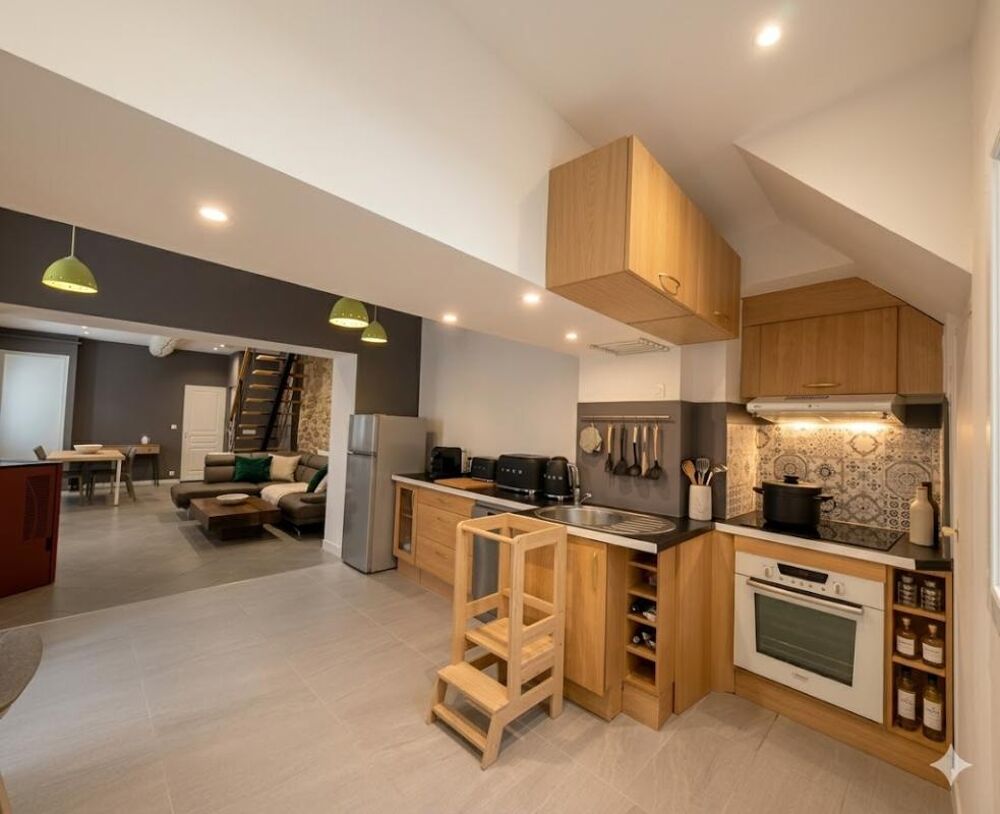 MAISON RÉNOVÉE 120 m² + STUDIO INDÉPENDANT - POSSIBILITÉ TOIT-TERRASSE - PROCHE COMMERCES - 140 000 LUC SUR ORBIEU