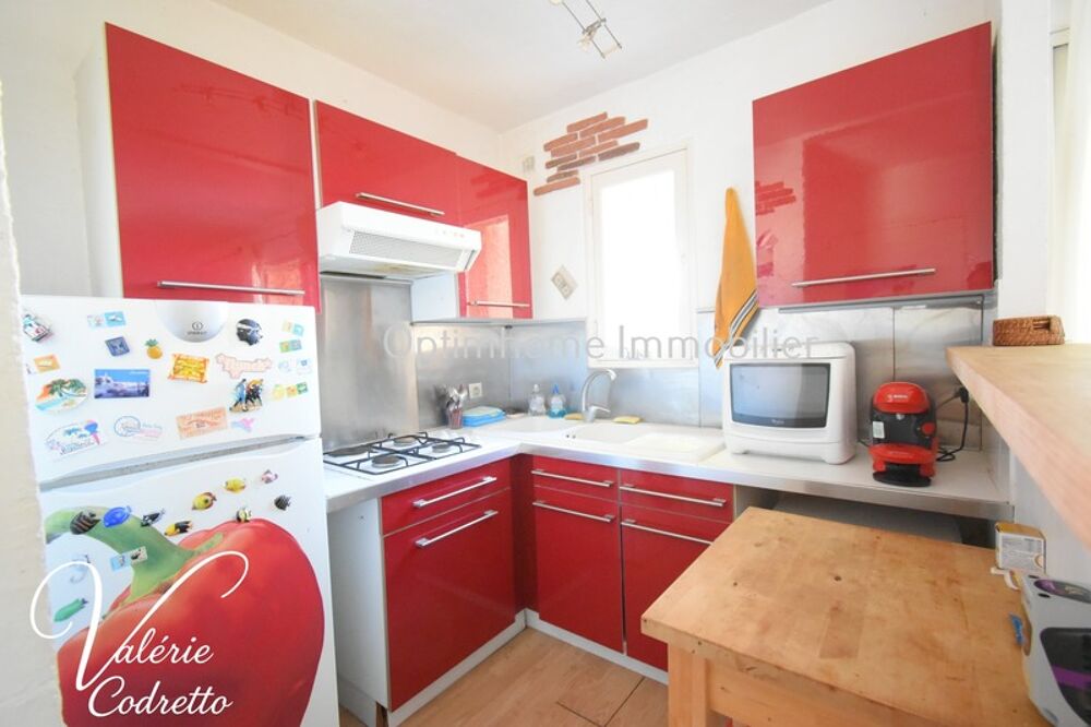 Viager occupé  Appartement T2 avec parking et balcons au port de HYERES 83400