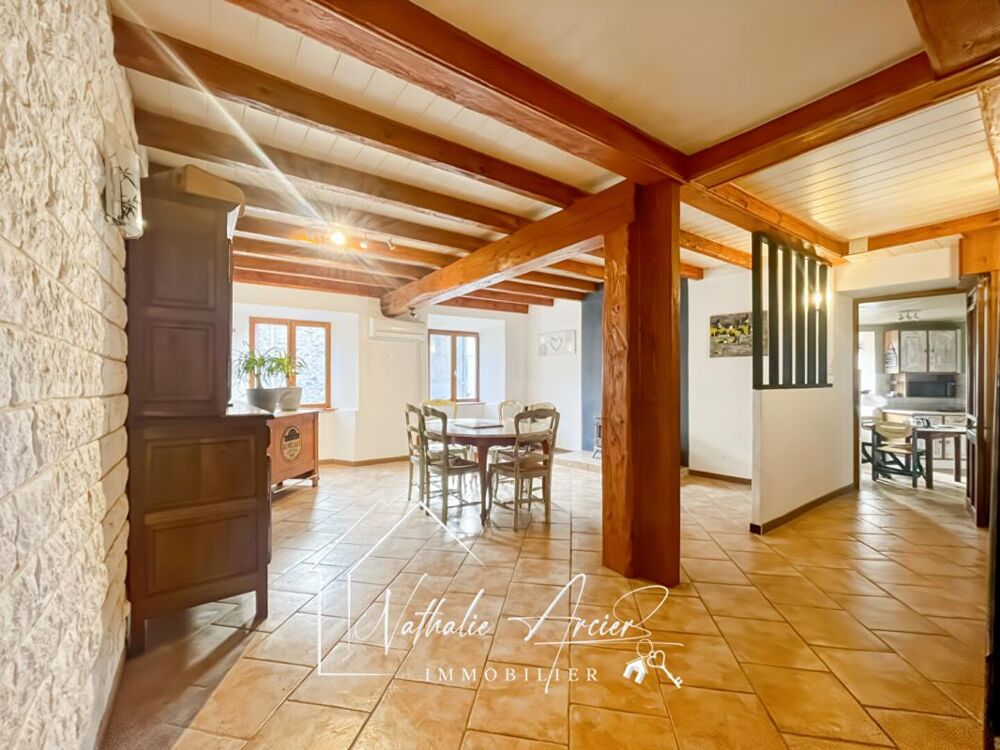 Maison de village avec terrasse et garage