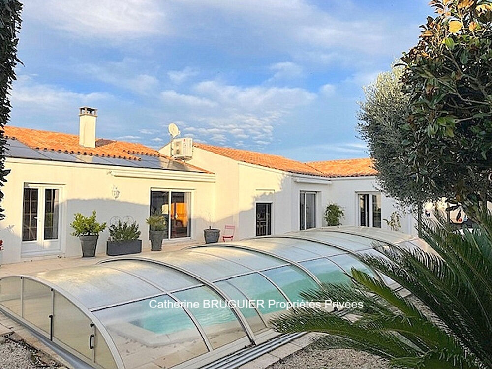 Villa lumineuse de plain pied 151 m2, 4 chambres, jardin piscine