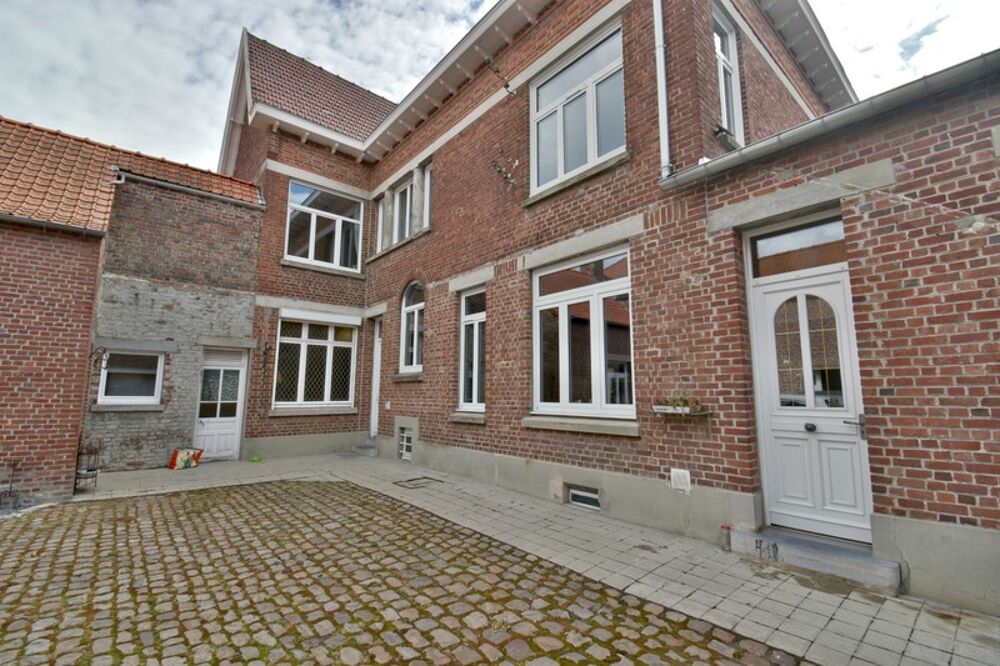 Ancienne ferme au carré de caractère  205 m² habitables avec dependance et terrain