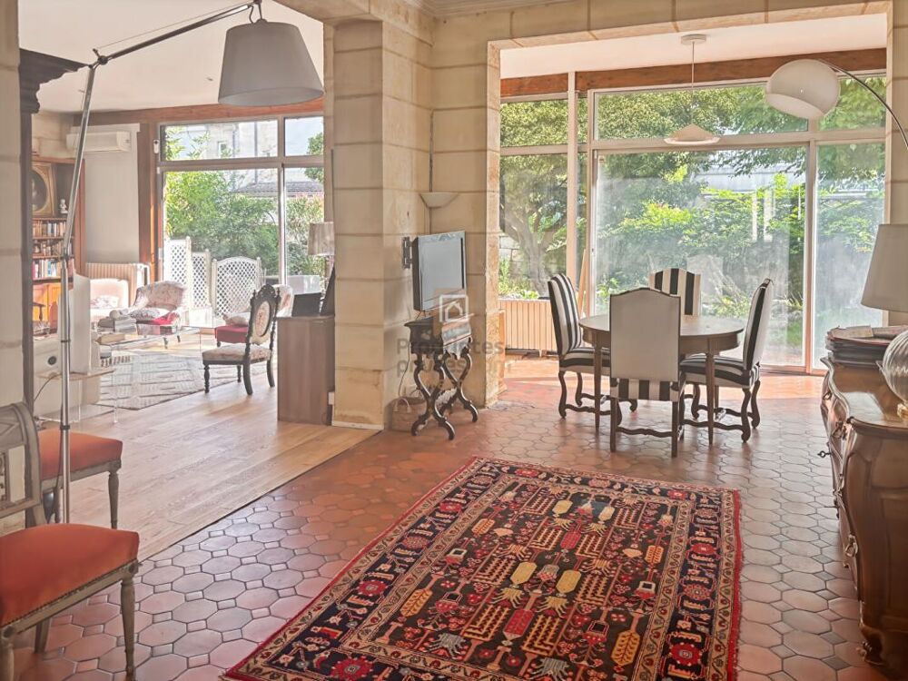 BORDEAUX CROIX BLANCHE MAISON DE CARACTÈRE FAMILIALE AVEC JARDIN ET GARAGE AUX PORTES DES GRANDES ECOLES