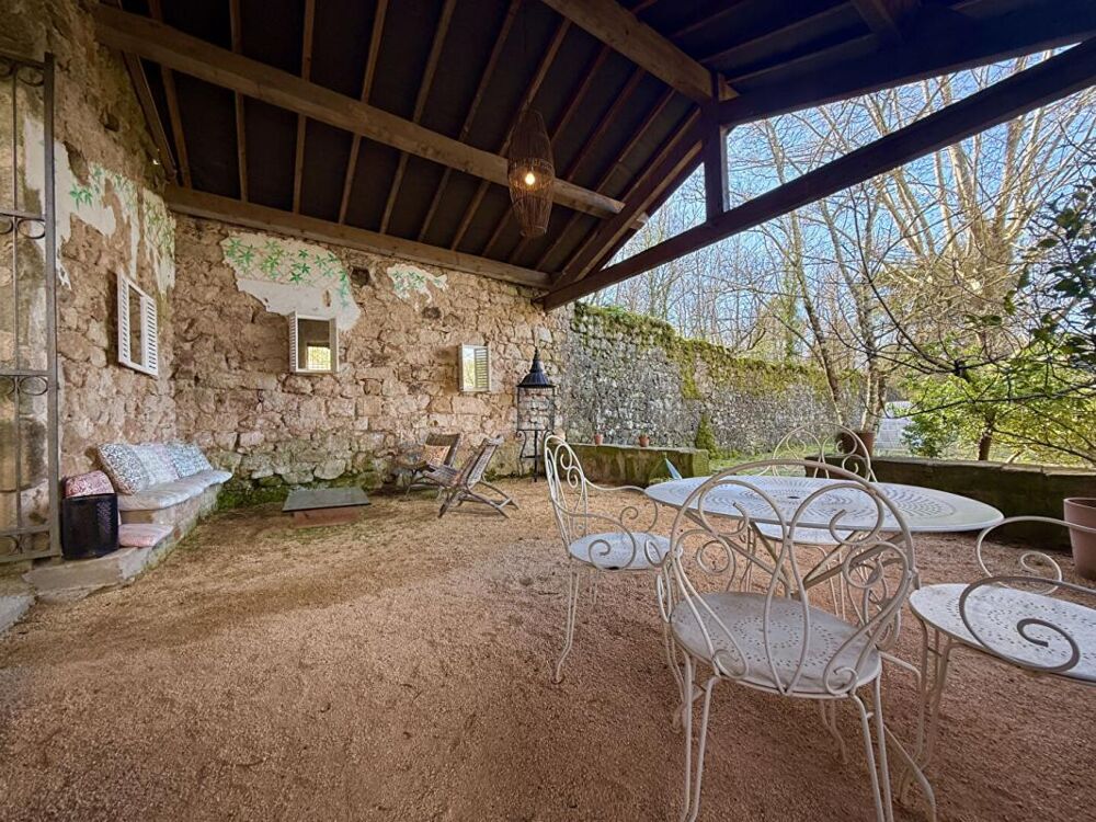 � vendre  Propri�t�/ch�teau Chassiers (07110)