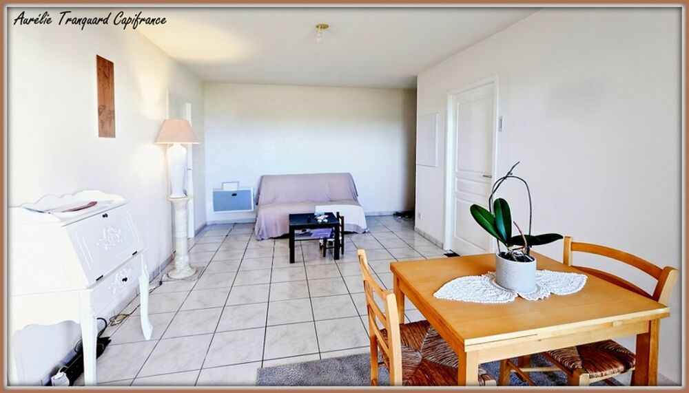 Appartement à vendre 3 pièces SAINT JEAN D'ANGELY (17) au rez-de-chaussée, 1 place de parking + accès piscine