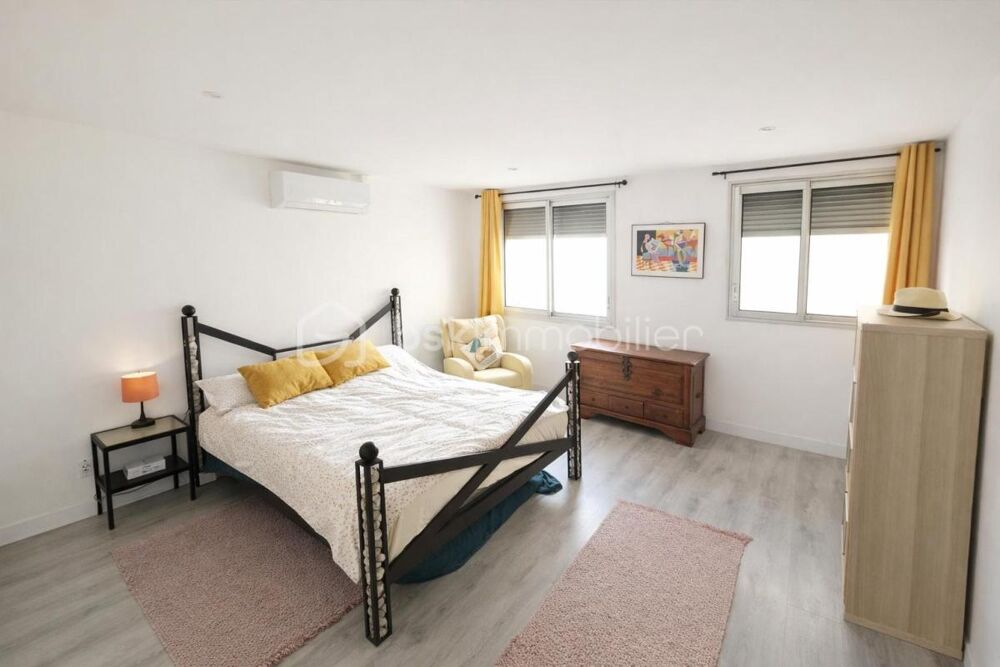 NÎMES  Proche du Palais des Congrès de Nîmes  Appartement 4 pièces de 93 m² avec balcon , parking et caves