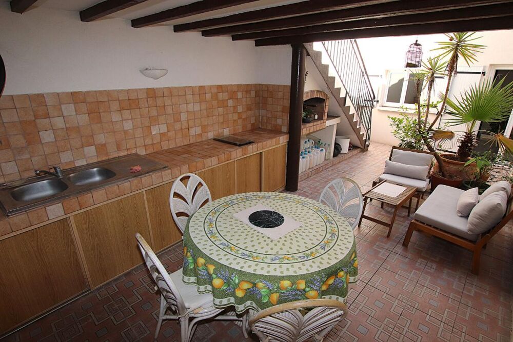 Vente Villa Maison de ville rénovée avec cour, garage et Studio ? Quartier des Beaux-Arts Montpellier