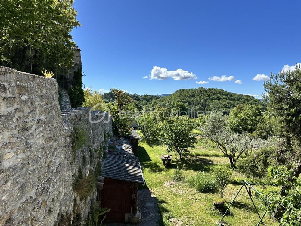 Maison à rénover avec jardin plein sud et dépendances, à 5 minutes à pied de la vieille ville