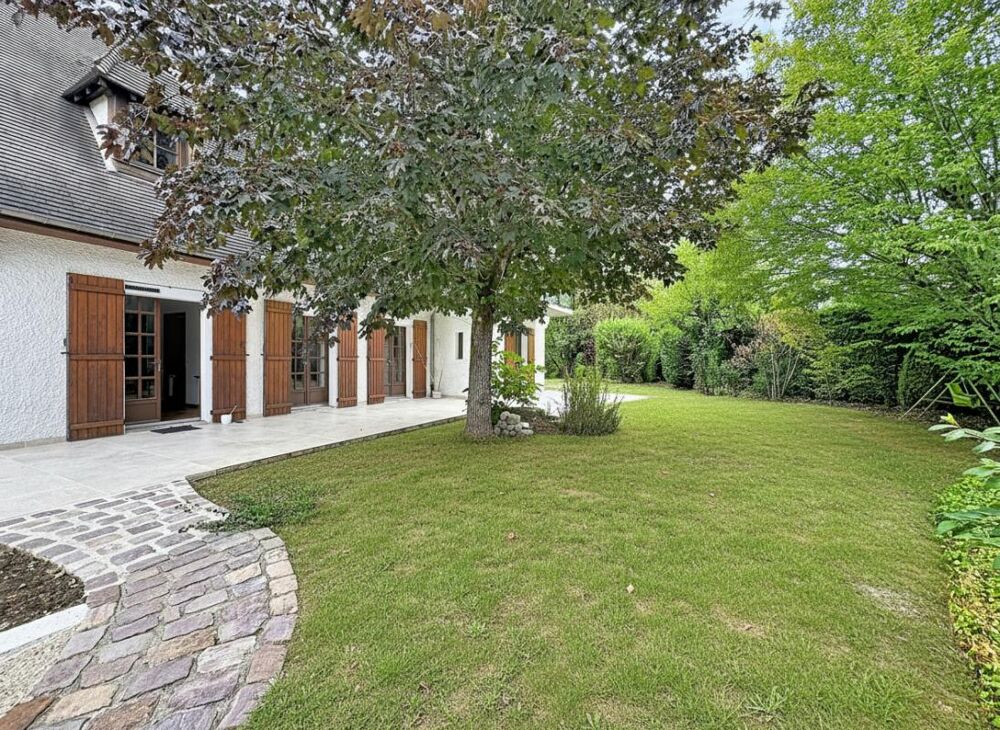 Vente Maison DOMAINE DE LA VALLÉE DE LA BIÈVRE  MAISON FAMILIALE EN LISIÈRE DE FORÊT, AU CALME ABSOLU Bievres