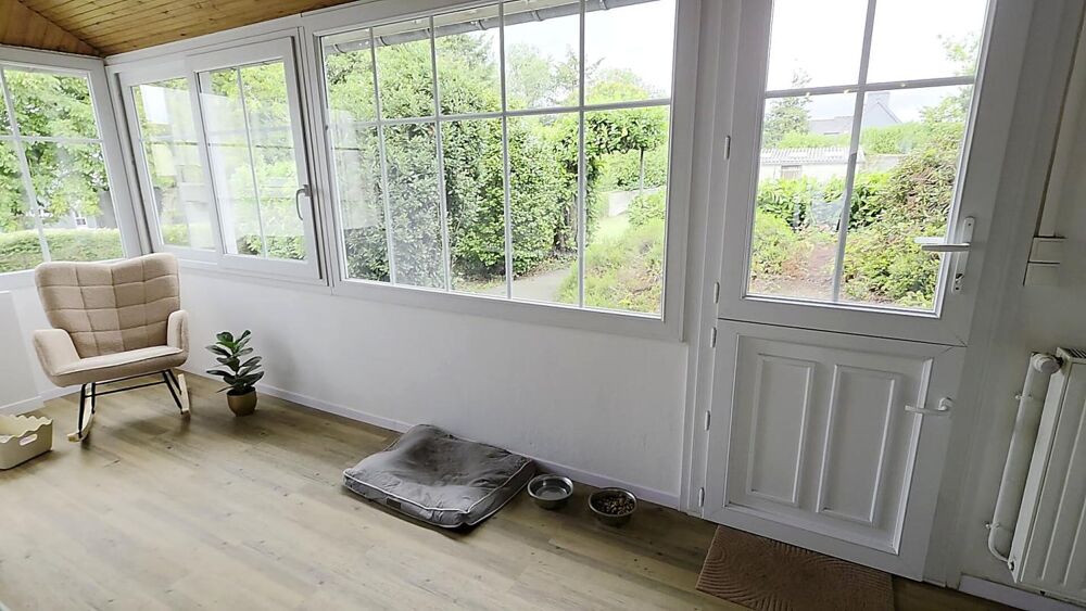 Maison en pierre entièrement rénovée, 173,30 m², six chambres, garage et jardin clos de 994 m² · Rostrenen (22)