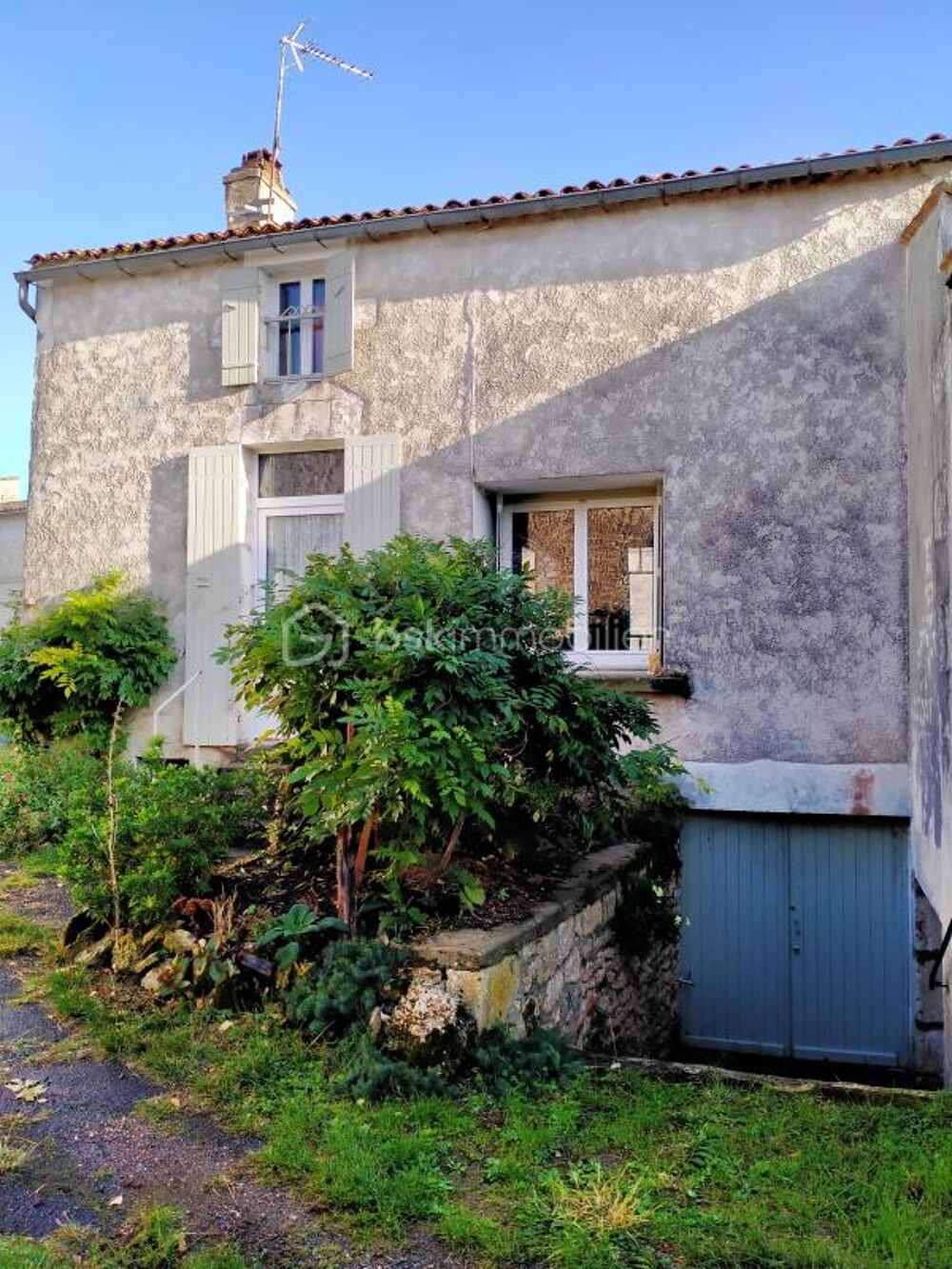 Maison de village à rénover  83 m²  proximité immédiate des commerces et services