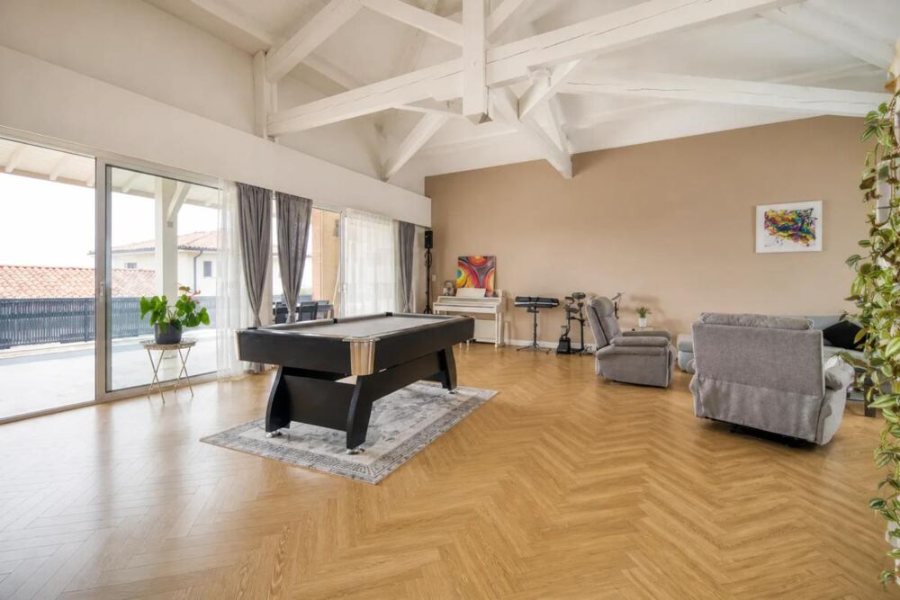 Maison de 7 pièces de 300 m² à Belberaud
