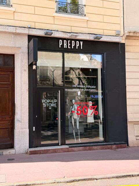 Local commercial &agrave; louer LYON 8EME (69) local commercial de 68m2 environ dont 34m2 de boutique, situ&eacute; avenue des fr&egrave;res lumi&egrave;re 1700 69008 Lyon 8eme arrondissement