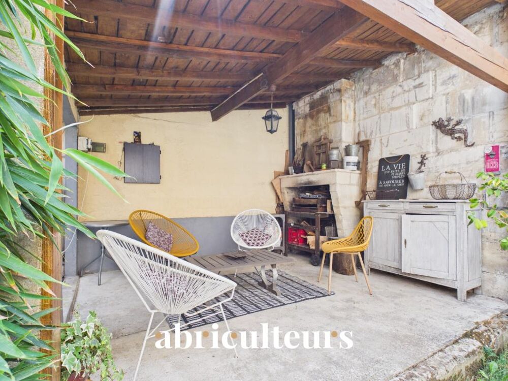 Maison de ville de 90 m² avec cour et 4 chambres en vente à Saintes (17100)