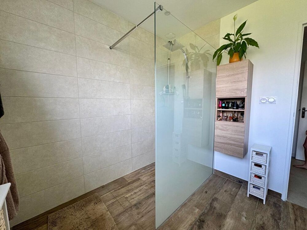 BASSENS. Maison rénovée 2024. 74 m² . Jardin. Impasse au calme sans vis-à-vis