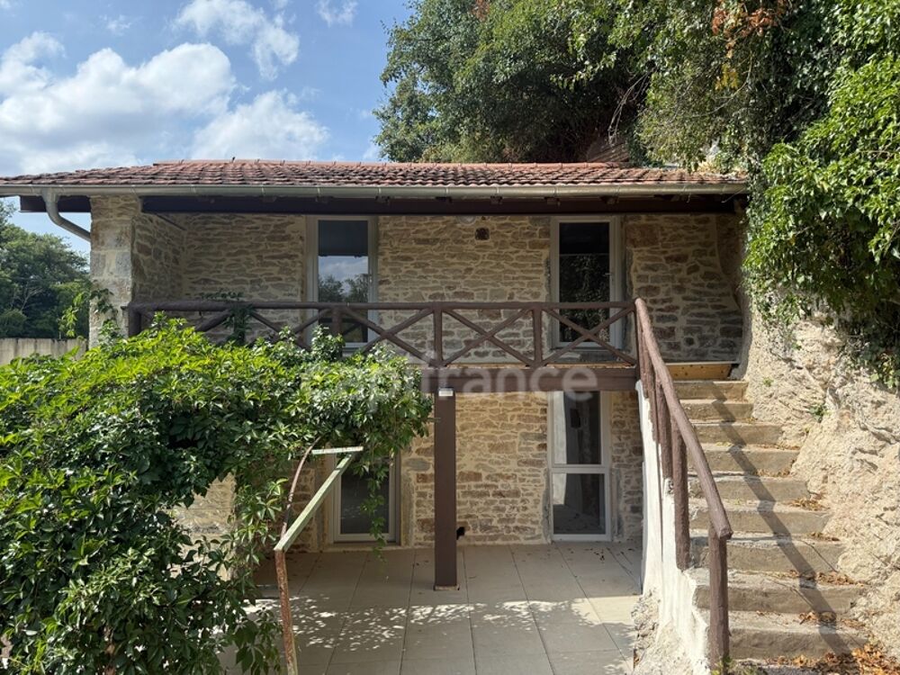 Berzé-la-Ville  Maison troglodyte avec grotte naturelle, charme brut et rénovation moderne