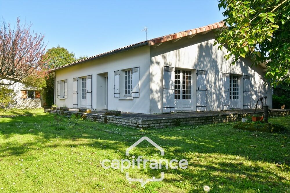 Maison PLAIN PIED à vendre 6 pièces SAINT JEAN D'ANGELY (17) avec jardin clos et garage