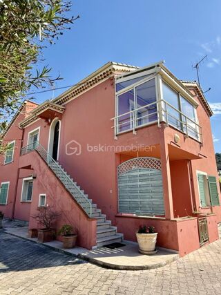  Villa  vendre 6 pices 180 m