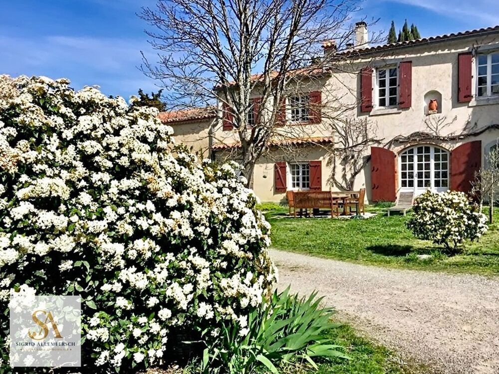 Domaine de caractère de 304 m² sur plus de 60 hectares dun seul tenant  Entre nature, élégance et art de vivre