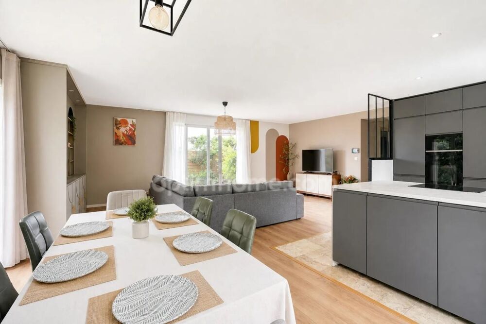 Vente Maison Pierre-Bénite – Maison familiale de 130 m², 6 pièces, piscine, jacuzzi et espaces extérieurs Oullins pierre benite
