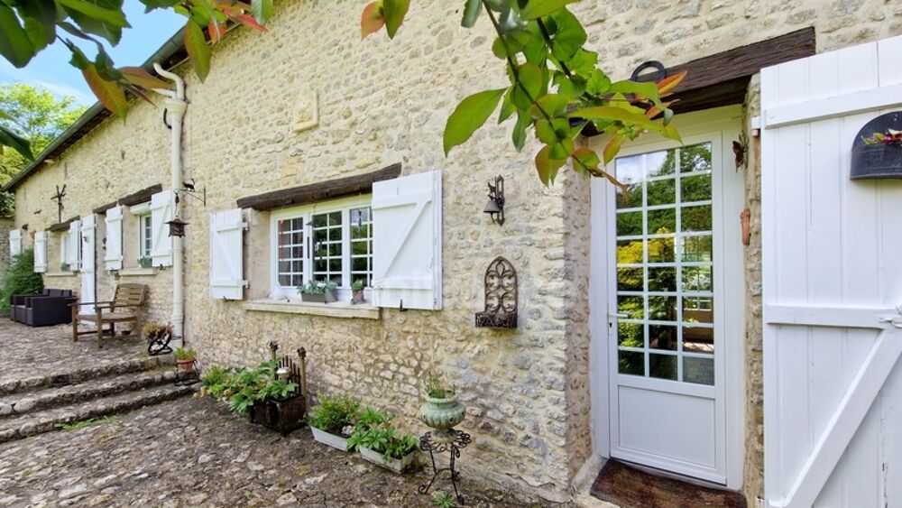 Dpt Essonne (91), à vendre proche de Méréville propriété 8 pièces avec maisonnette, jardin clos, cave et garage