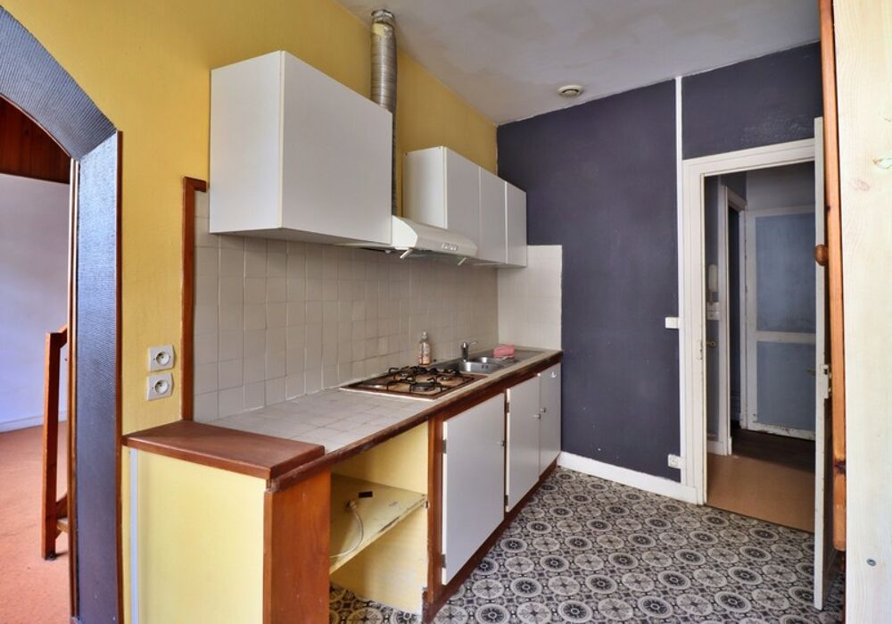 Vente Appartement JONZAC CENTRE : Immeuble 145 m² à fort potentiel – À Rénover Jonzac