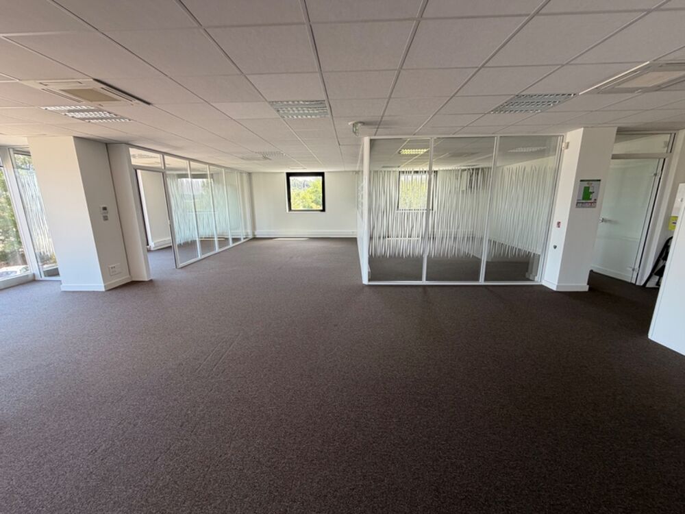   bureaux à vendre CHAPONOST (69) magnifique plateau de 160m2 dans l'immeuble LW1, face à la gare de Chaponost Chaponost