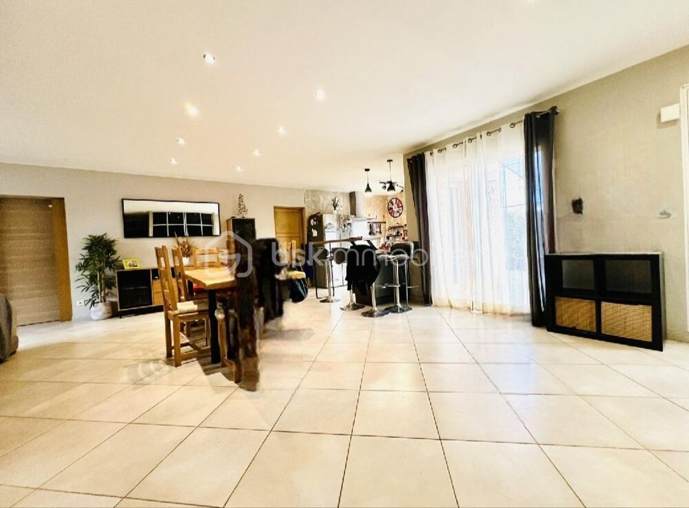 Vente Maison Dans une impasse maison de plain-pied avec 4 chambres et piscine Canet