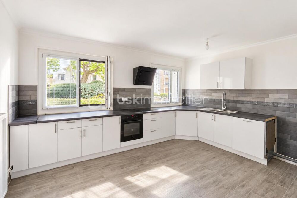 Appartement familial 5 pièces de 92 m² avec terrasse  Gare à 4 minutes à pied