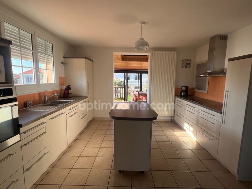 Maison à vendre 7 pièces MORTAGNE SUR SEVRE (85)