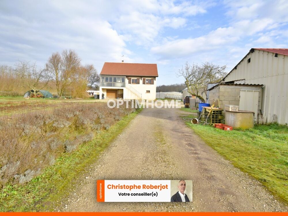 Lumineuse maison familiale de 168m2 au sol sur 2 niveaux et 1.6 hectare de terrain + 276m2 de dépendances