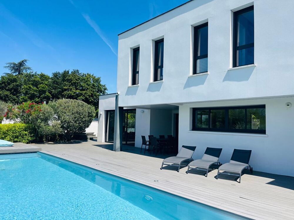 Villa contemporaine à Balma 210 m2, avec piscine et jacuzzi
