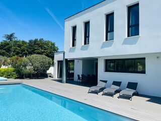  Villa à vendre 6 pièces 210 m²