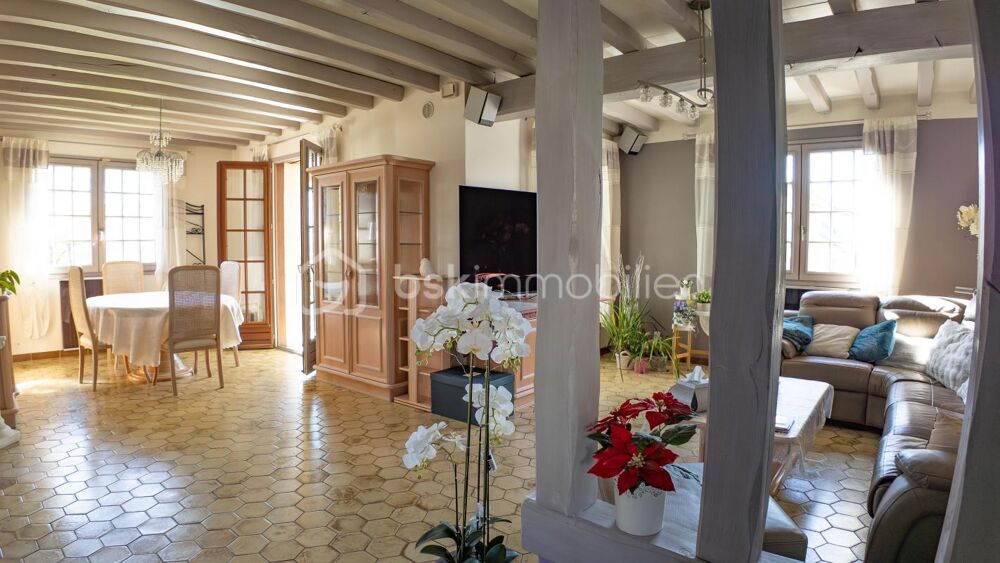 Maison traditionnelle spacieuse au cadre verdoyant proche du coeur de ville de VARENNES-VAUZELLES