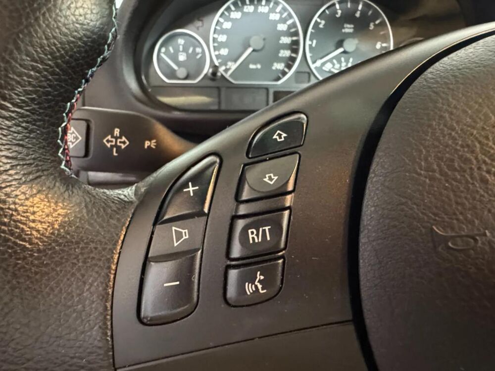 S&eacute;rie 3 Cab 330 Ci Pr&eacute;f&eacute;rence Luxe Steptronic A 2006 occasion 56120 Les Forges De Lanouee
