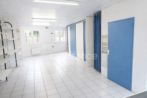   « BESANÇON - Visibilité totale + 3 places privatives : le local qui coche toutes les cases » 