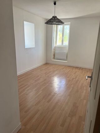  Appartement à louer 3 pièces 83 m²
