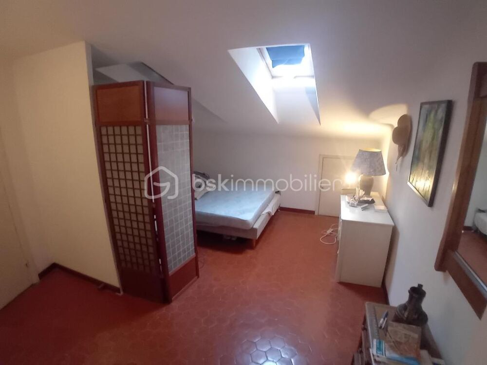Vente Appartement Dernier étage mansardé (surface au sol 64,21 m²), idéalement situé proche mer Nice