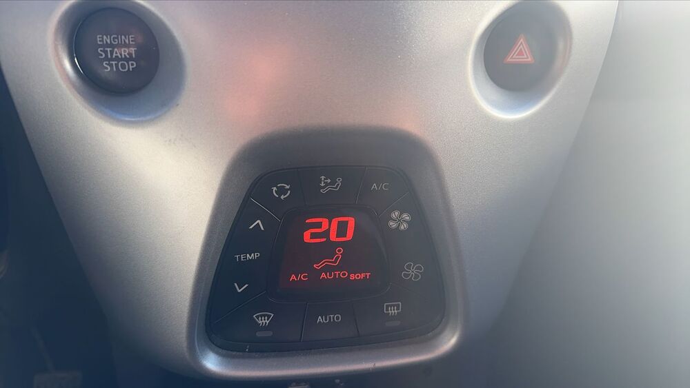 Aygo II 1.0 VVT-i 69 X-Play 2015 occasion 38300 Bourgoin Jallieu