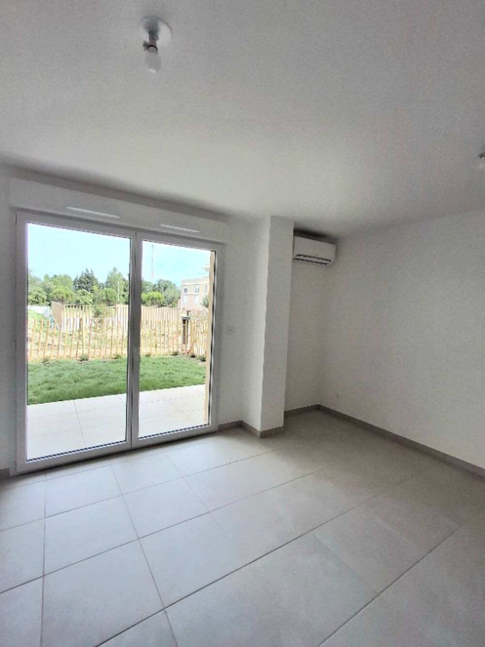 Location Appartement T1 NEUF avec terrasse et parking à MONTEUX Monteux