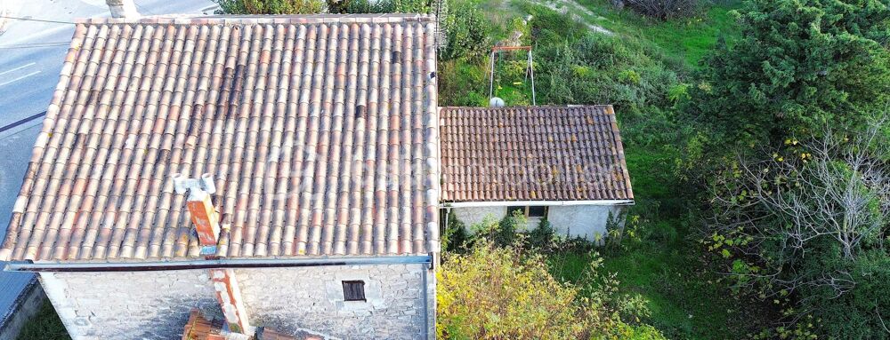 A vendre maison avec un jardin et 2 places de parking sur Vernègues
