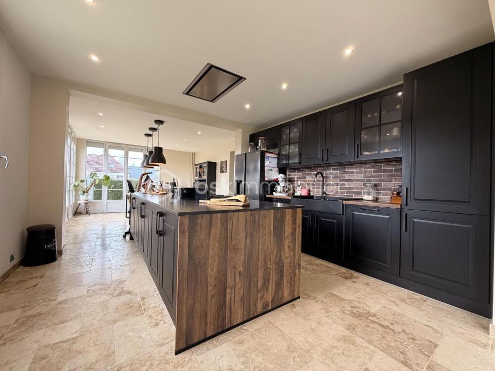 LA RÉNOVATION ET LES VOLUMES IMPRESSIONNANTS SONT AU RENDEZ-VOUS !
