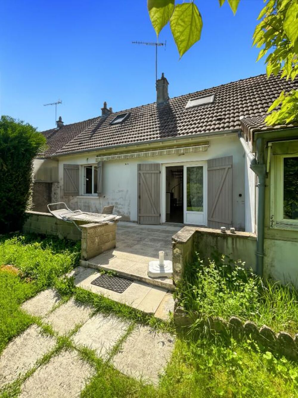 Maison de charme dans une impasse, Calme et potentiel à Venesmes