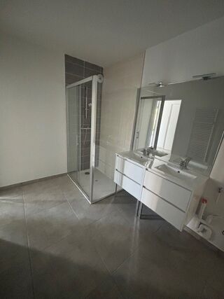  Appartement à louer 3 pièces 67 m²