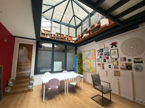 Id&eacute;alement situ&eacute; entre la Place de l'&Eacute;toile et le Parc Monceau, bureaux de 120 m&sup2; &agrave; louer en rez-de- 6850 75017 Paris