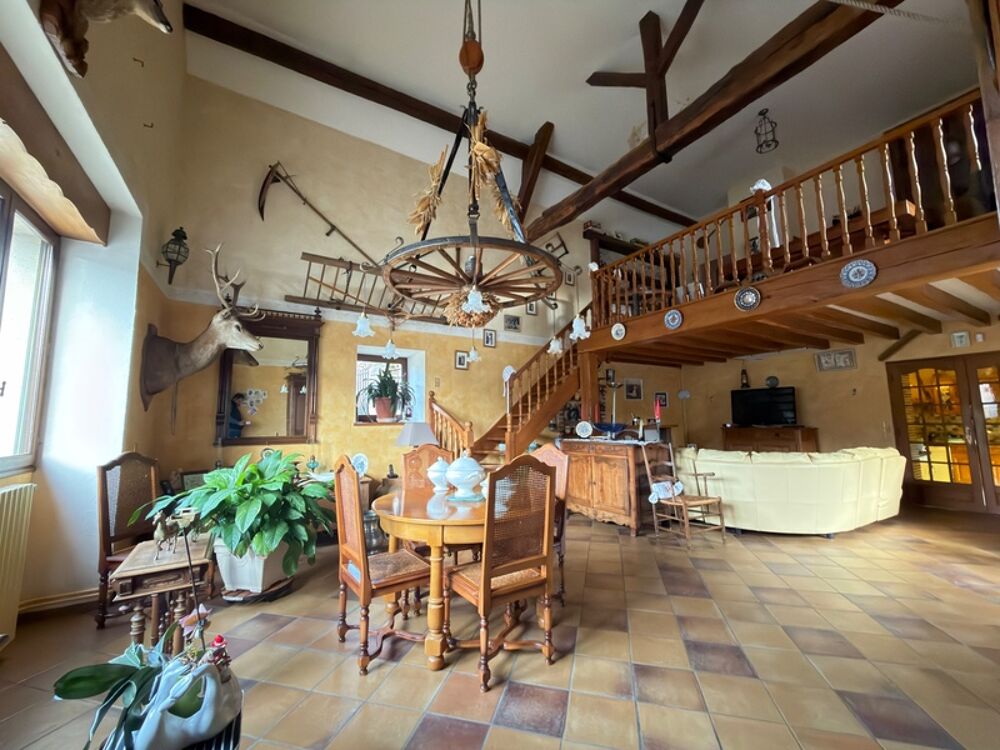 Ferme 9 pièces 260 m2, dépendances 1200 m2