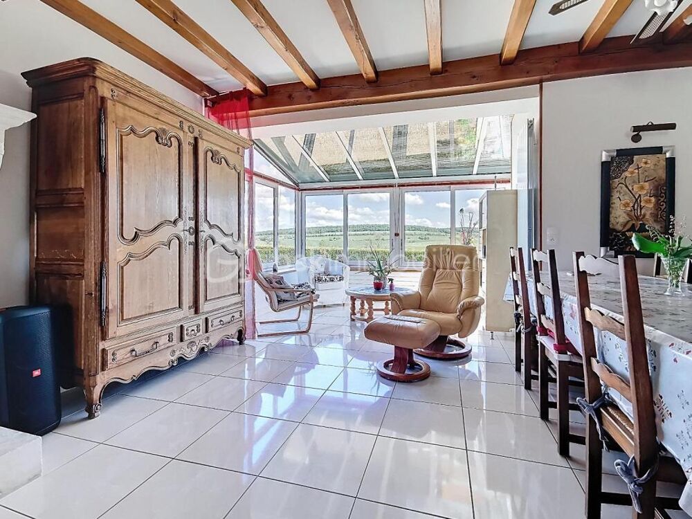 À VENDRE  Maison de caractère de 201 m² avec jardin paysager ?, piscine ??? et vue dégagée ?