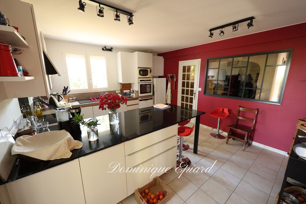 Vente Maison Maison de charme salon et véranda climatisée - demi plein-pied, DPE C - école et commerces à pied Smarves