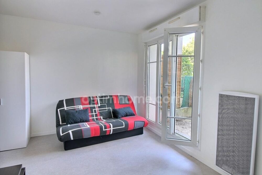 Appartement 1 pièce loué meublé avec terrasse à Carrières sous Poissy au prix de 599 euros C.C. par mois